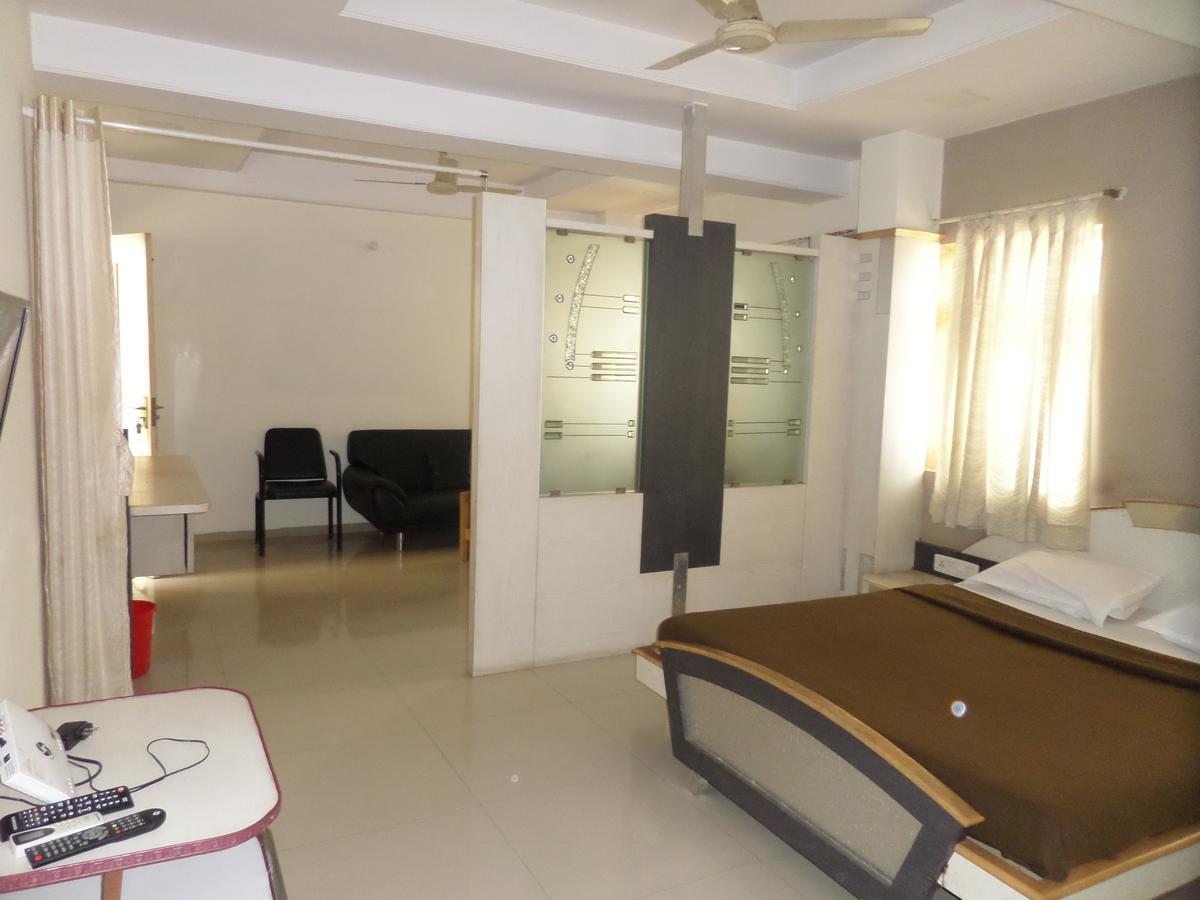 Hotel Sadanand Sangli Экстерьер фото