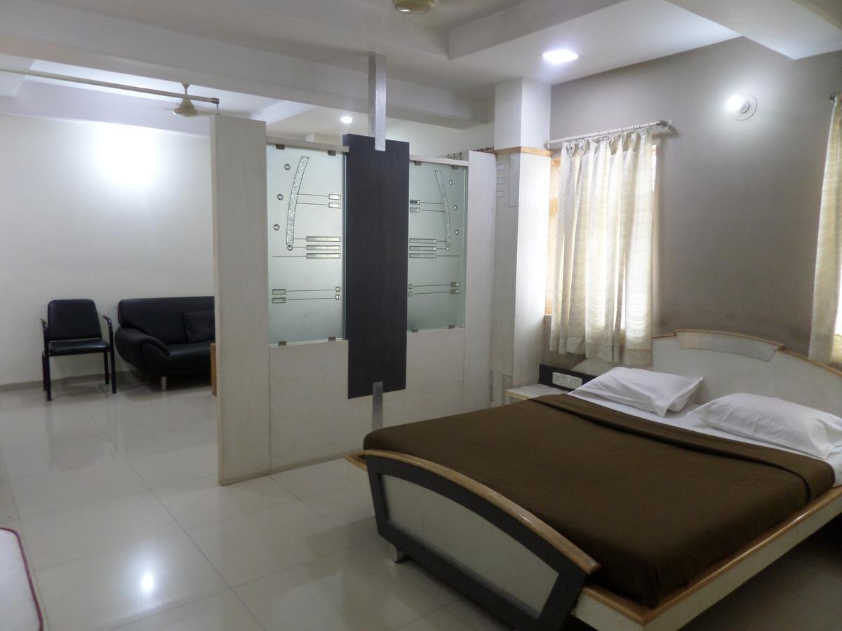 Hotel Sadanand Sangli Экстерьер фото