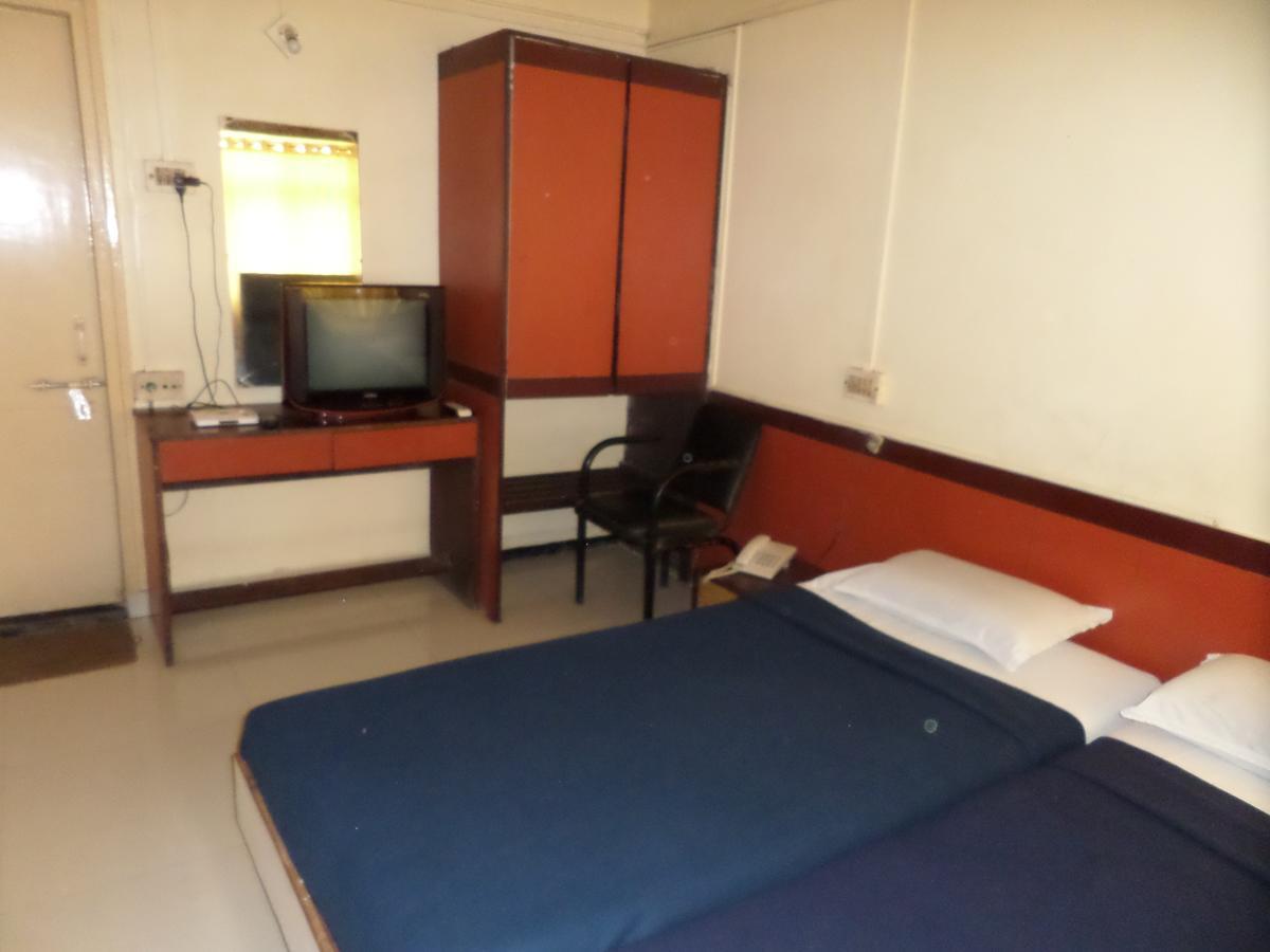 Hotel Sadanand Sangli Экстерьер фото